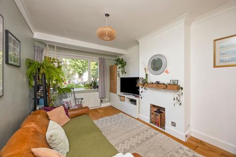 1 Abbots Way, Lancing, BN15 9DH