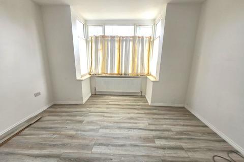 4 bedroom semi-detached house to rent, Long Lane, Uxbridge, Greater London, UB10