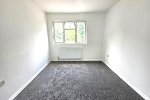 4 bedroom semi-detached house to rent, Long Lane, Uxbridge, Greater London, UB10