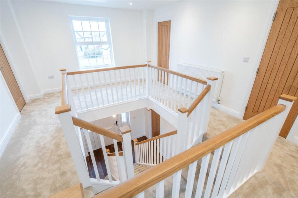 Manor House-Landing