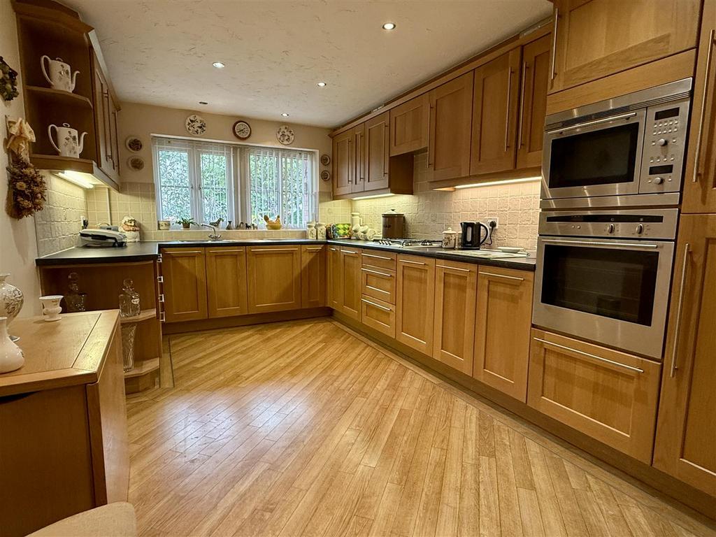 Dining kitchen