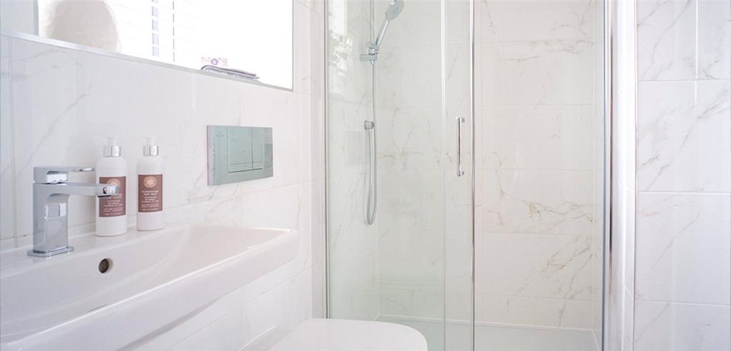 Owl Corner-Bathroom