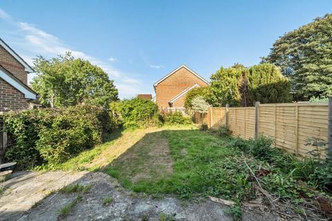 5 Rowley Court, Caterham, CR3 5AY