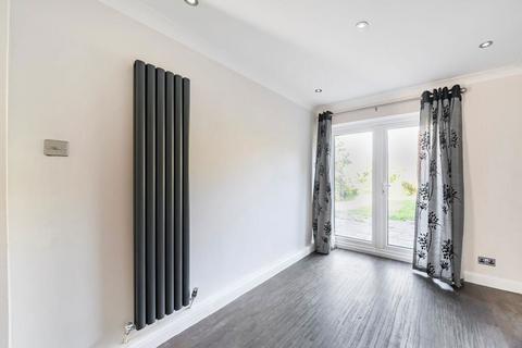 5 Rowley Court, Caterham, CR3 5AY