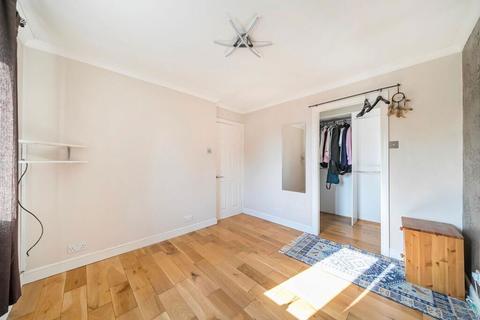 5 Rowley Court, Caterham, CR3 5AY