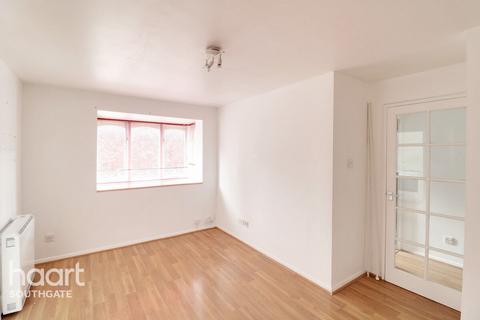 undefined, Leigh Hunt Drive, London