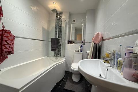 2 bedroom flat for sale, Labrador Quay, Salford