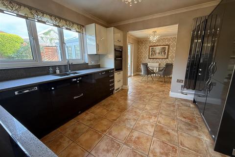 3 bedroom detached bungalow for sale, Uwchgwendraeth, Drefach, Llanelli