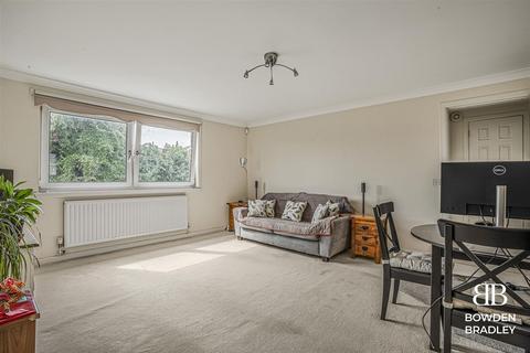 1 bedroom flat for sale, New North Road, Ilford, IG6