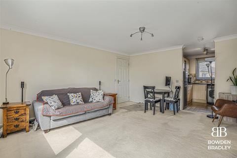 1 bedroom flat for sale, New North Road, Ilford, IG6