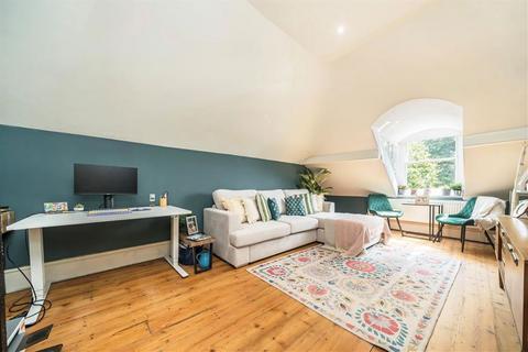 3 bedroom flat for sale, The Village, London SE7
