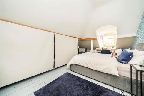 3 bedroom flat for sale, The Village, London SE7