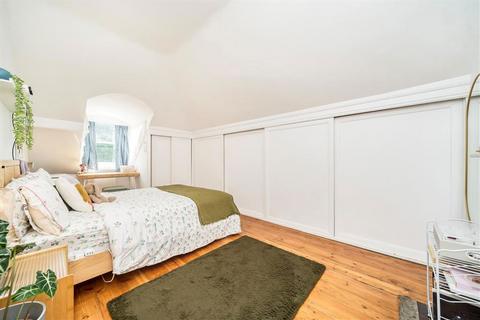 3 bedroom flat for sale, The Village, London SE7