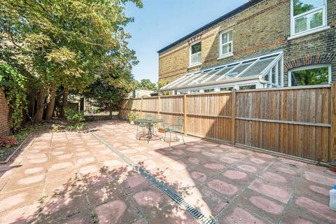 3 bedroom flat for sale, The Village, London SE7