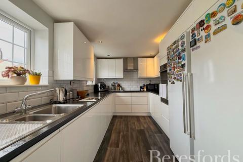 undefined, Gillam Way, Rainham, RM13