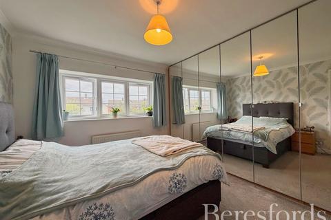 undefined, Gillam Way, Rainham, RM13