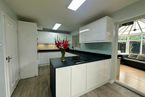 3 bedroom semi-detached house for sale, Pebblebrook Way, Bedworth