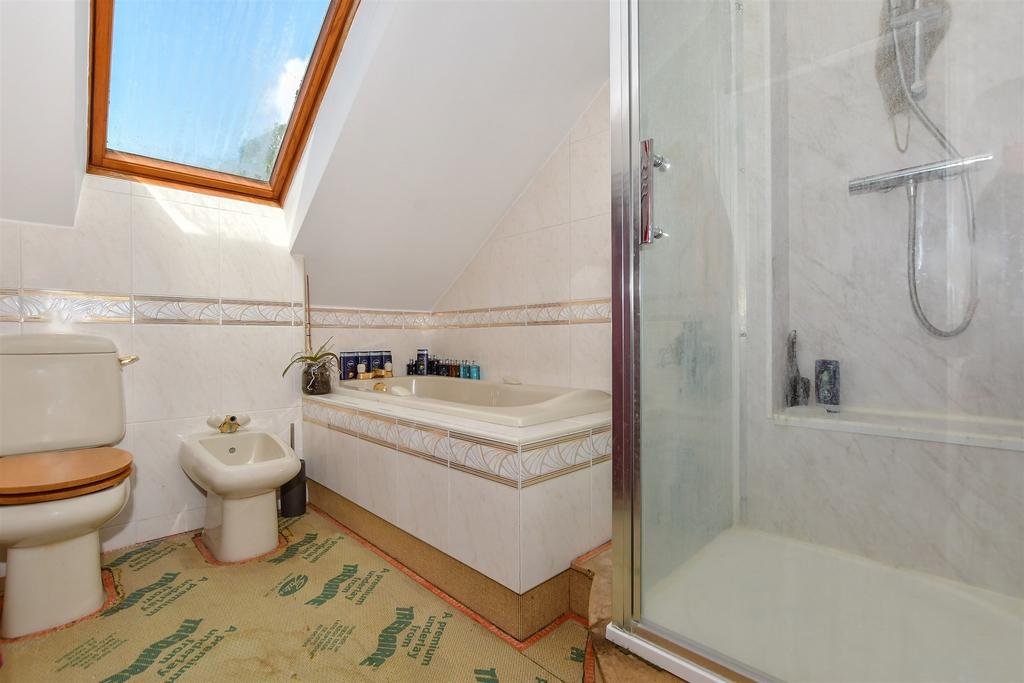 En-Suite Bathroom
