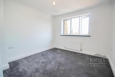 3 White Hart Court, Waltham Cross, EN8 7EH