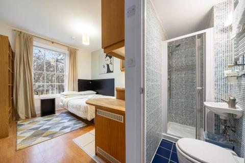 Studio to rent, Cartwright Gardens, London, WC1H