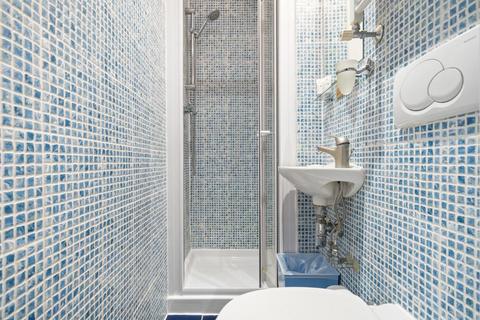Studio to rent, Cartwright Gardens, London, WC1H