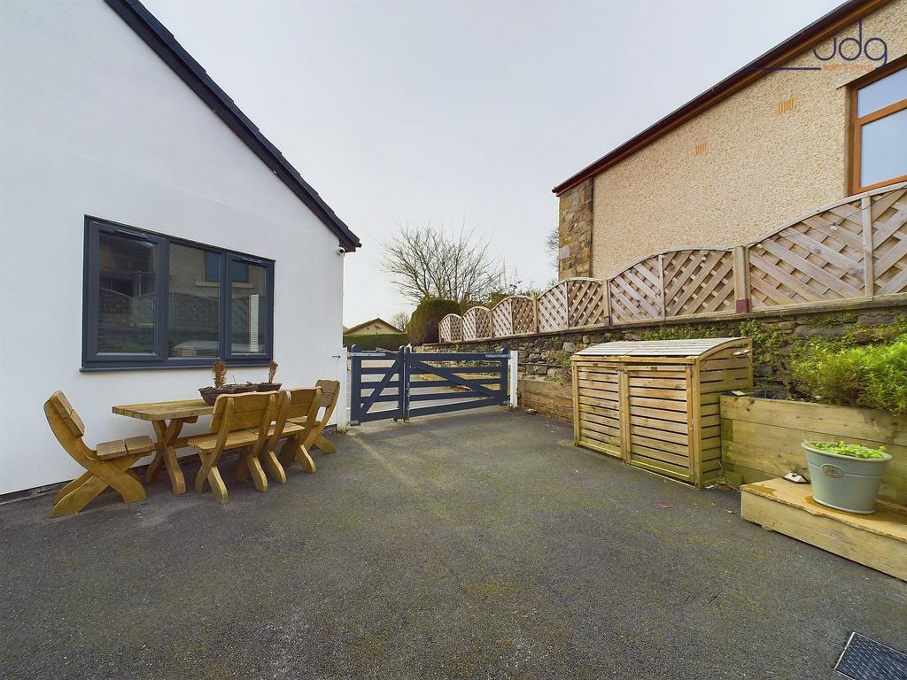Courtyard &amp; Driveway