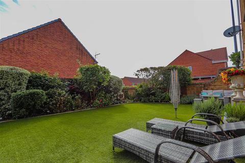 5 bedroom detached house for sale, Heol Y Dryw, Rhoose