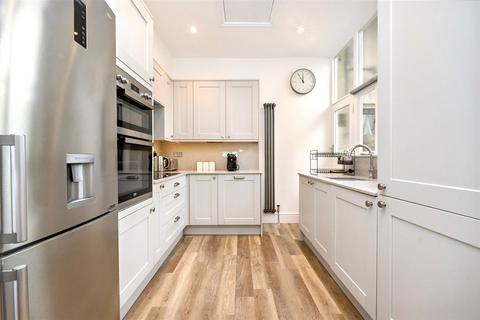 3 bedroom flat for sale, Devonshire Place, Eastbourne