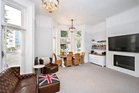 3 bedroom flat for sale, Devonshire Place, Eastbourne