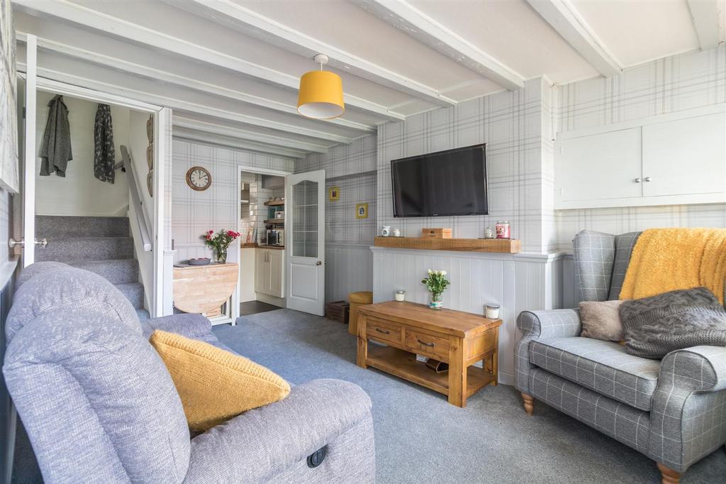 Sitting/dining room