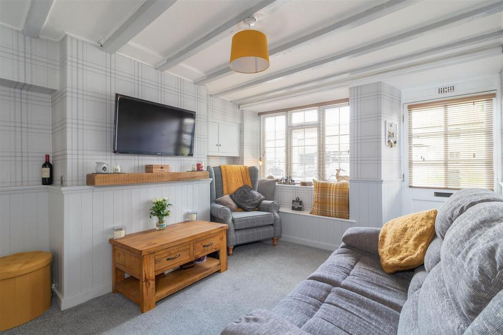 Sitting/dining room