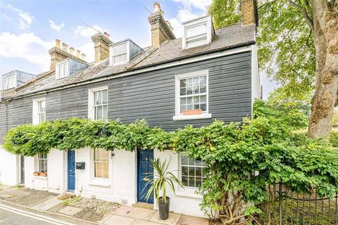 Wades Lane, Teddington TW11