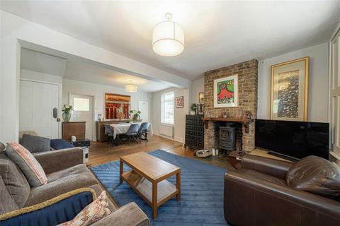 undefined, Wades Lane, Teddington TW11