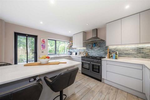 undefined, Wades Lane, Teddington TW11