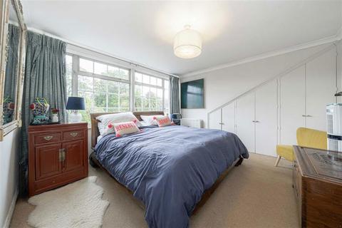 undefined, Wades Lane, Teddington TW11