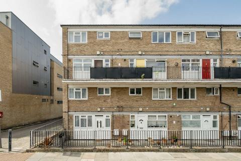 Glengall Grove, London E14