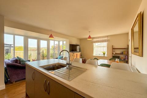 4 bedroom detached house for sale, Scotgate Road, Holmfirth HD9