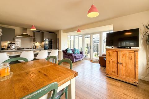4 bedroom detached house for sale, Scotgate Road, Holmfirth HD9
