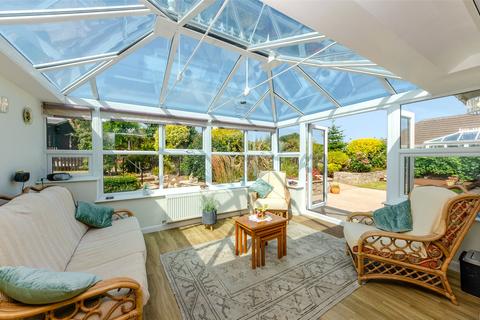 2 bedroom bungalow for sale, Penrhyn Beach East, Penrhyn Bay, Llandudno, Conwy, LL30