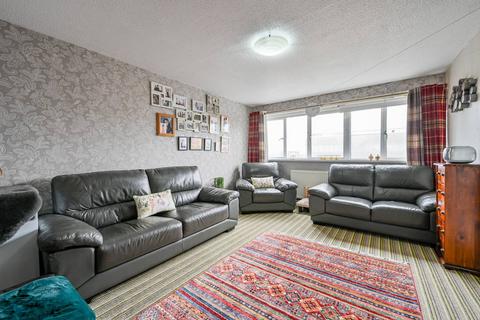 3 bedroom flat for sale, Cheyne Path, Hanwell, London, W7