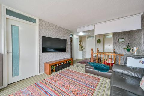 3 bedroom flat for sale, Cheyne Path, Hanwell, London, W7