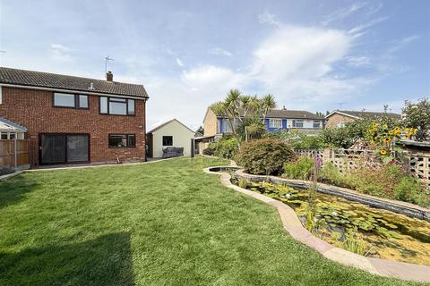 4 bedroom semi-detached house for sale, Crown Way, Southminster