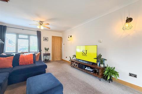 4 bedroom semi-detached house for sale, Crown Way, Southminster