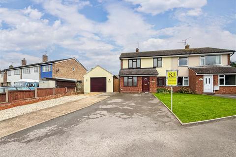 4 bedroom semi-detached house for sale, Crown Way, Southminster