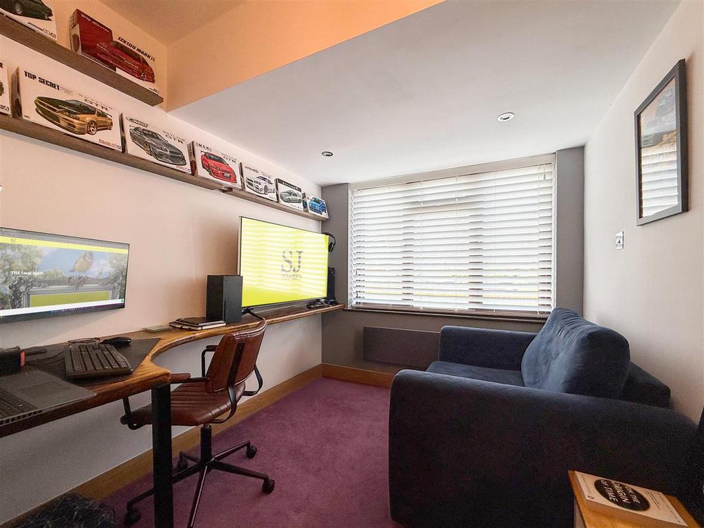 Office/bedroom