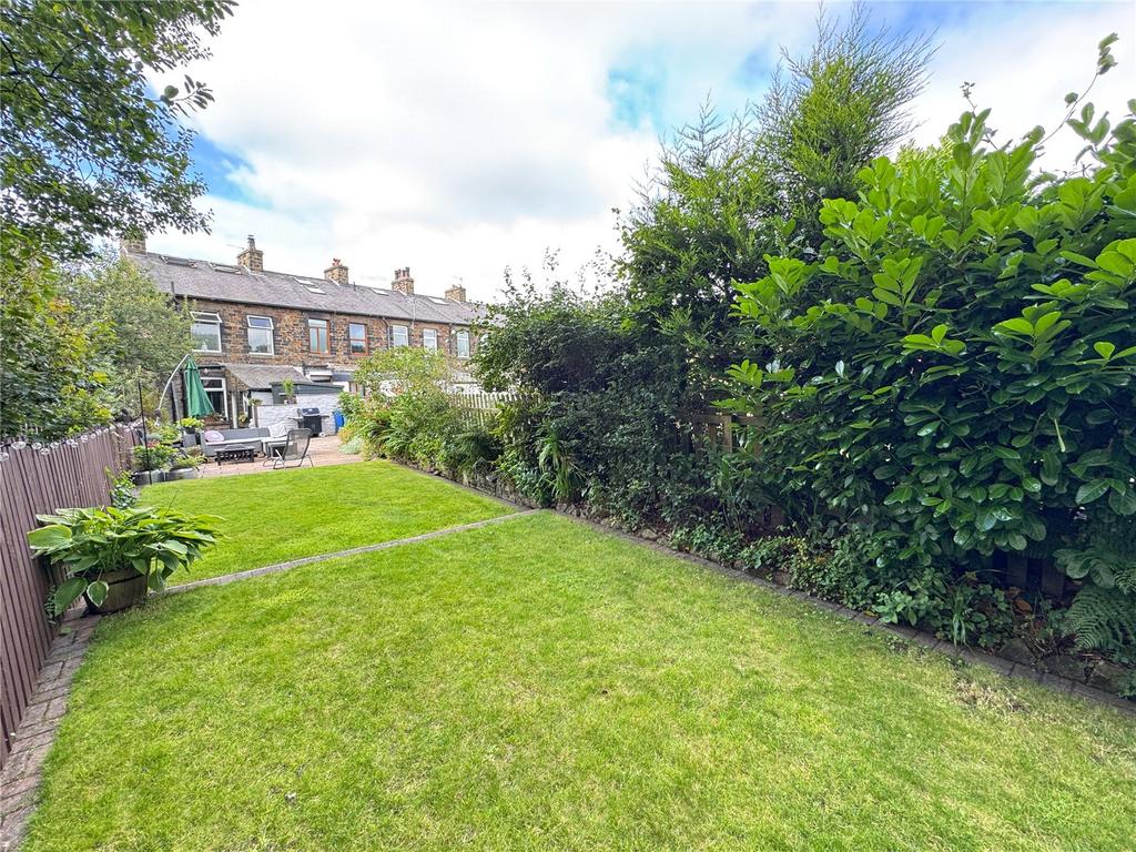 Large Lawn Garden