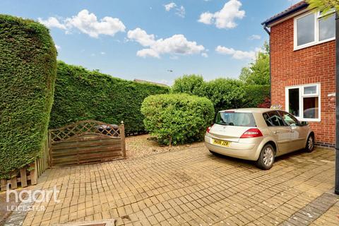 3 bedroom semi-detached house for sale, Manor Drive, Leicester