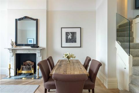 3 bedroom flat to rent, Queens Gardens, Bayswater, London, W2