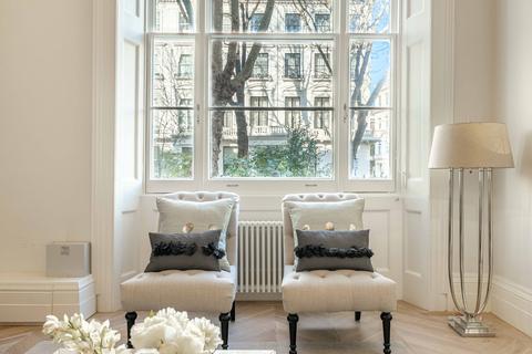 3 bedroom flat to rent, Queens Gardens, Bayswater, London, W2
