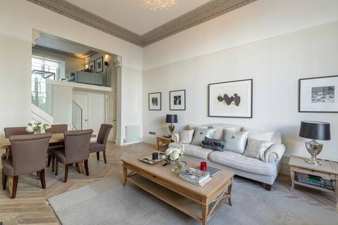 3 bedroom flat to rent, Queens Gardens, Bayswater, London, W2
